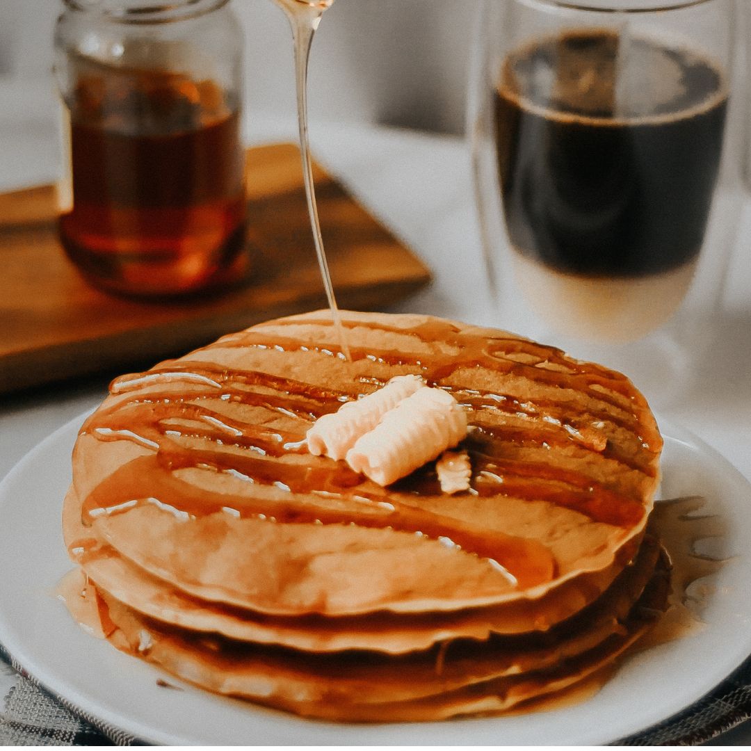 Pancake maison fruits rouges et coulis sirop d'érable